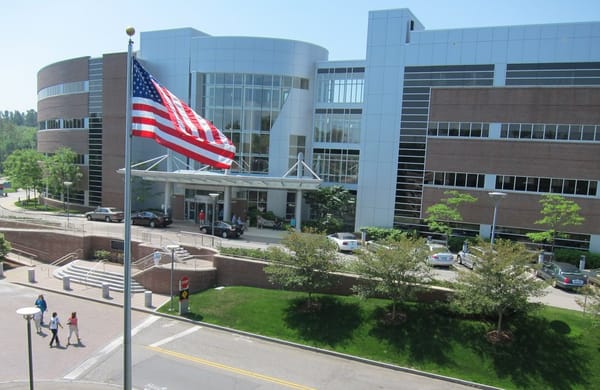 This is the main entrance.  The Emergency Room is in the back.  To get to the ER, ask at the main entrance or follow the signs.