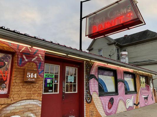 Honey Creme Donut Shop