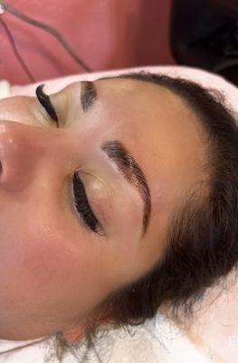 Brow Lamination & Tint