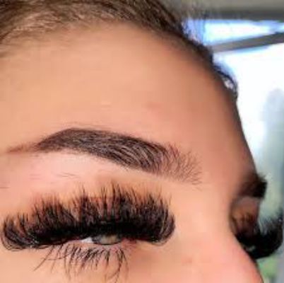 Extra Volume eyelash extensions