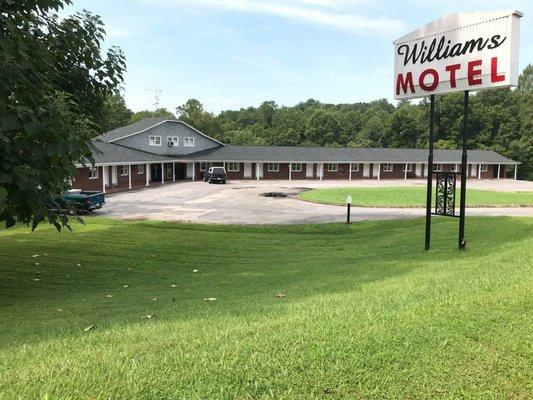 Williams Motel is a classic 1960's Motor Court. It's a gem!