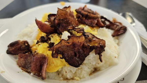 Bacon, eggs and grits bowl