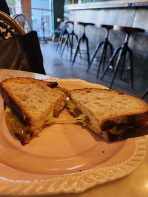 Grilled cheese with green chili