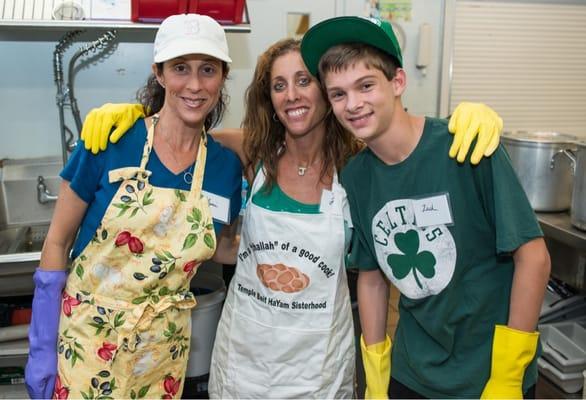 Temple volunteers at local soup kitchen