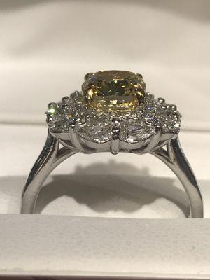 Custom-made engagement rings for you and yours