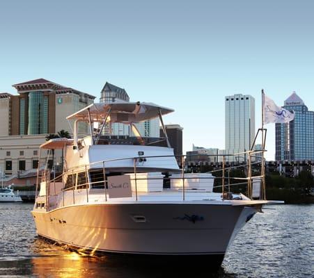 Tampa Bay Yacht Charter offers a USCG certified crewed yacht charter for 20 passengers. Crew and fuel included in price.