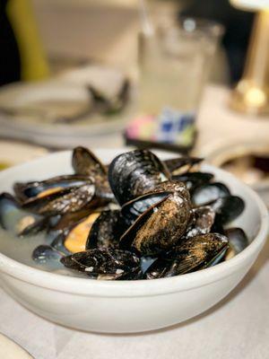 steamed Mussels in White Wine Sauce