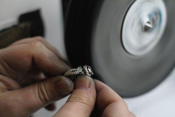 Polishing a ring