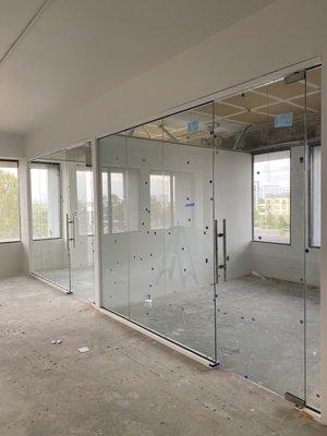 Frameless glass door