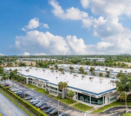 900 Park Centre Blvd Miami Gardens, FL 33169 - 40K + SQFT Available - Call 305.469.1497