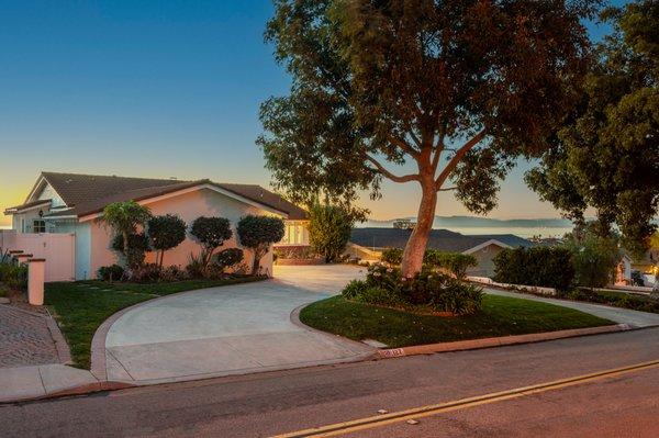 127 Via Monte D'oro, Redondo Beach CA 90277 
Sold 3-25-22 for $3,200,000  
Justin Miller 
DRE # 01425870