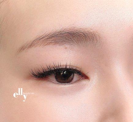 Weighless lashes. Natural- looking