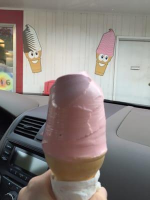 Splendid strawberry soft serve!