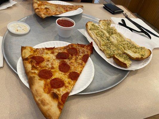 Huge slices. We got a slice of cheese, a slice of pepperoni, a side of garlic bread, and a Sprite.