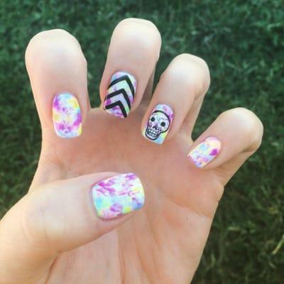 sugar skull/smoosh nails!