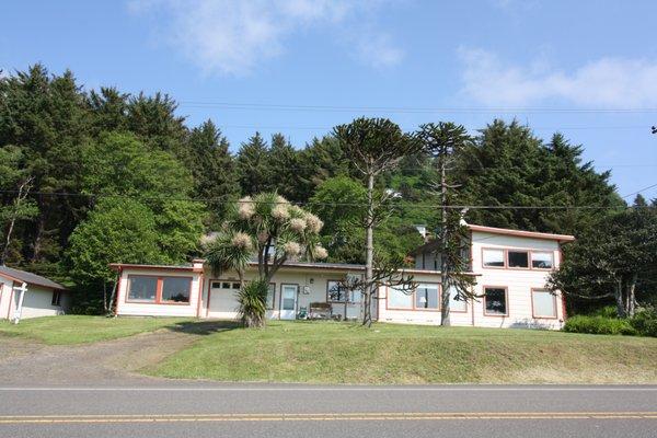 Home for sale in Yachats, two tax lots and dividable.