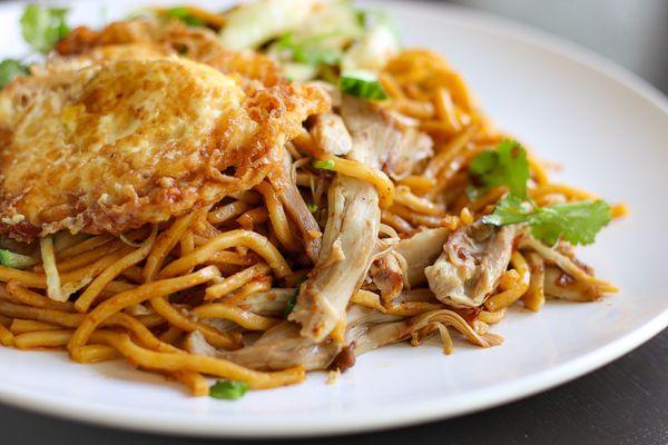 Spicy shredded chicken dry noodles