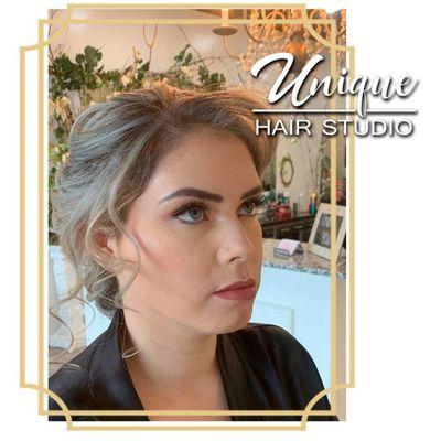 Peinado/ formal style
Maquillaje/ makeup