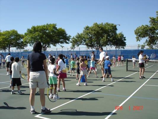 Beginning tennis class