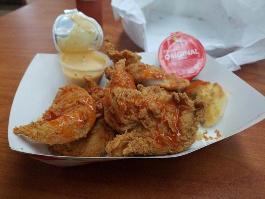 6 piece cajun chicken tenders with hot sauce.