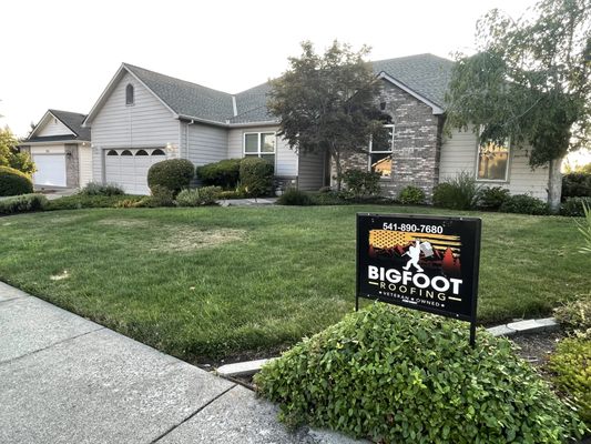 We installed a GAF Pewter grey on this large home on the golf course in Eagle Point.