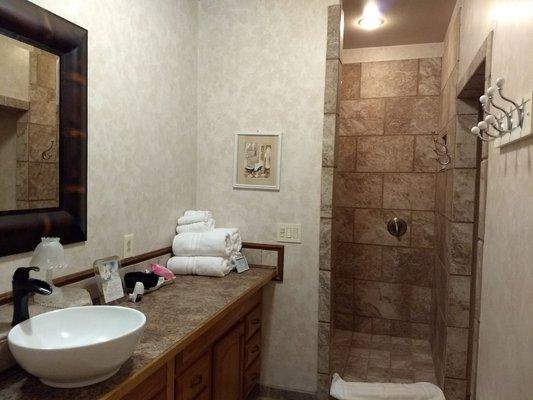 Hydrengea Room private bath, with walk in shower. Toiletries for your convenience.