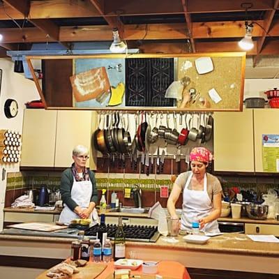 The mirror above the instructor means you always get an eagle eye view of the action on the counter