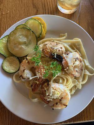 Shrimp with lemon zest and noodles