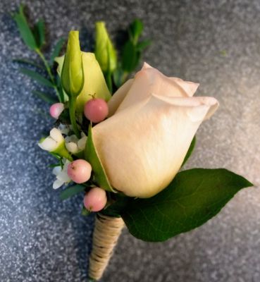 Boutonniere
Bridal Package