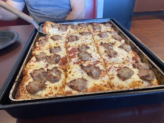 Large pan pizza with sausage