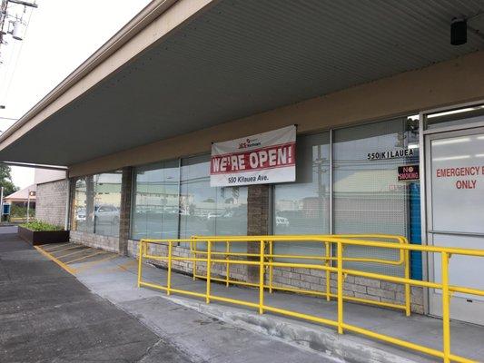 Sign in front of new location of ACE Hardware in Hilo.