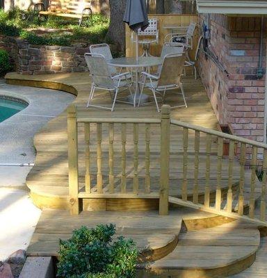 Deck with curves. kensrepairsandremodeling.com