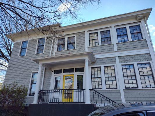 The front of the building where Blue Earth Massage is located.