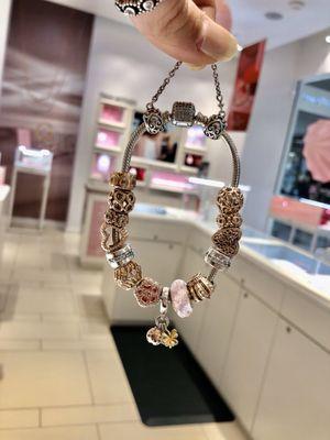 Beautiful pink hues of the PANDORA Rose collection