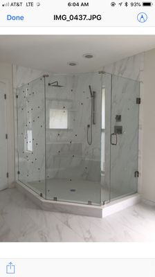 Frameless neo-angle shower unit