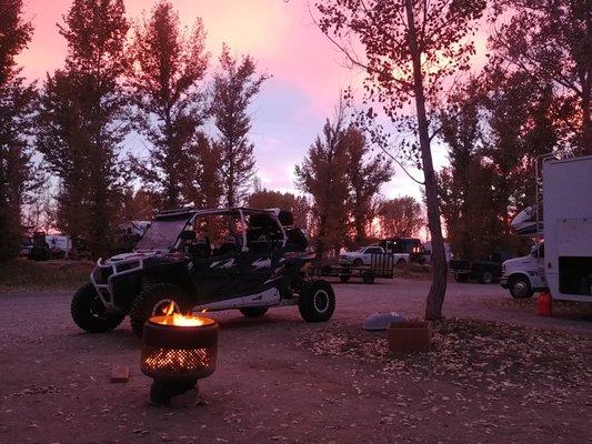 I mean, look at this sky!!! Perfect Fall camping evenings!