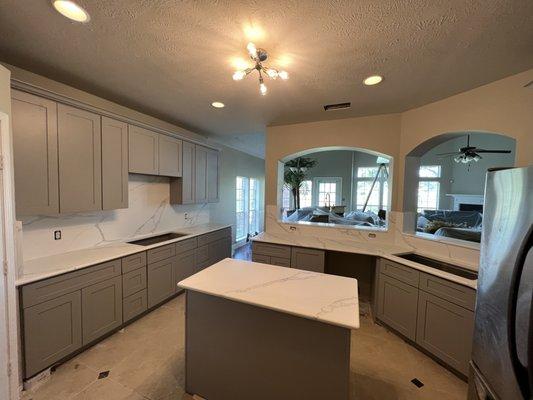 Mr.Ahmed 's New Kitchen
Light grey shaker Cabinets
countertop Calcacatta 3cm Slab with fullbacksplash