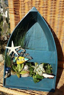 Boat-themed plant art perfect for the backyard!