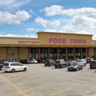 Food Town exterior