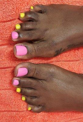 LuNuLa Nail Artistry Pink N Yellow pedicure