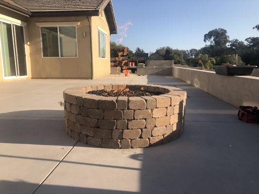 Gas fire pit