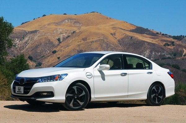 Honda Accord 2014 Hybrid - Get to the airport while helping the environment.