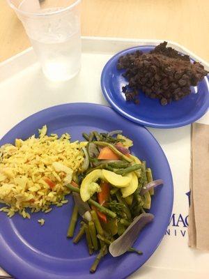 Crab paella and asparagus medley with cake