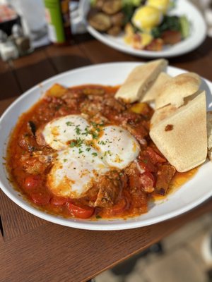 Poached Eggs with Ragú!