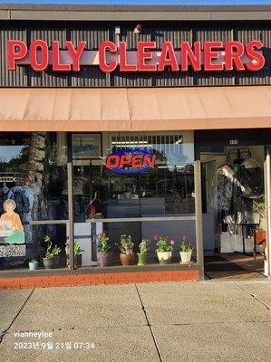 Poly Cleaners