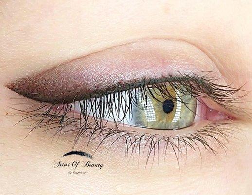 Smoke eyeliner is made to express the eyes