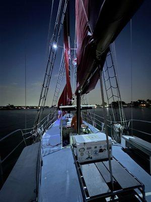 A twilight return to the dock