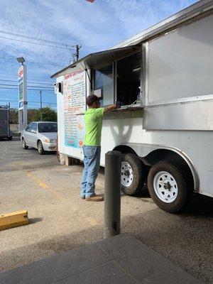 No wait, great food truck.