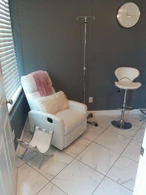 comfortable Hydro Bar chair to relax and enjoy your IV infusion