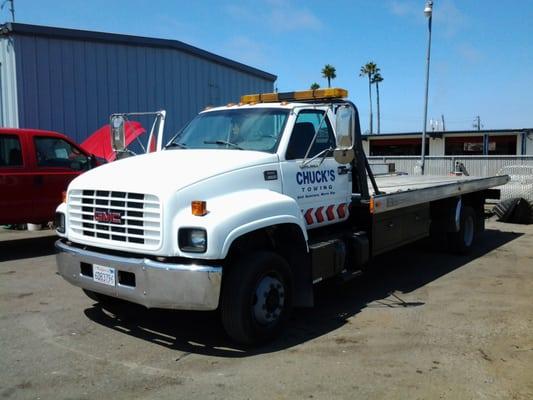 Flatbed tow truck